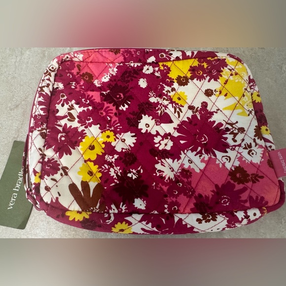 Vera Bradley Cord Organizer
Starstruck Daisies in Premium Cotton - Picture 10 of 11